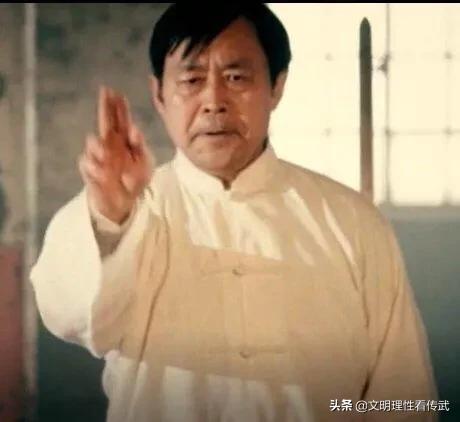 太极大师闫芳被揍:练过散打或拳击后，又练太极，实战会把太极用出来吗