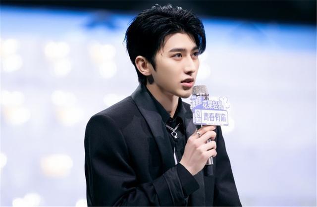 蔡徐坤加盟青你2:如何评价蔡徐坤担任《青春有你2》青春制作人代表？