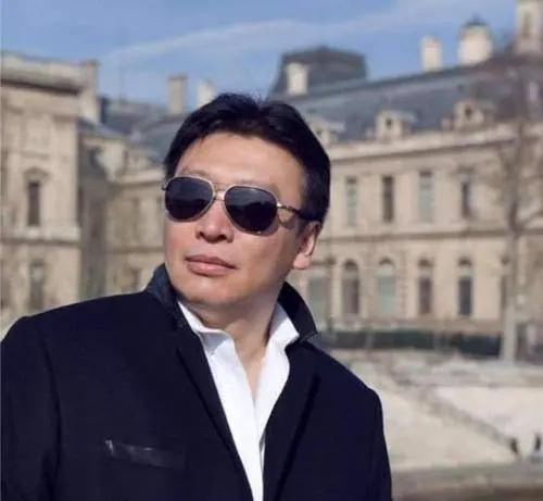 李威悼念许玮伦:穆晓光离婚、坐牢，这一切到底是不是为了范冰冰？