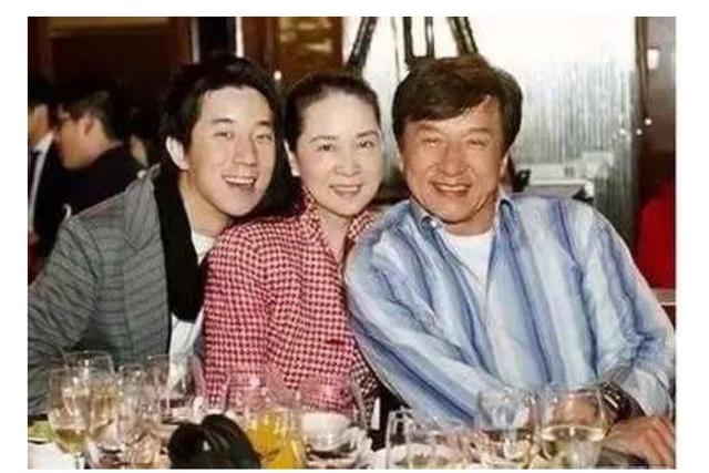 张铁林私生女:成龙为什么不承认他与吴绮莉生的私生女为亲女儿