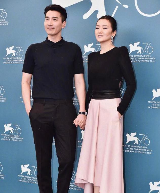 巩俐老公:为什么说巩俐不仅是国际影后，还是百搭时尚女王