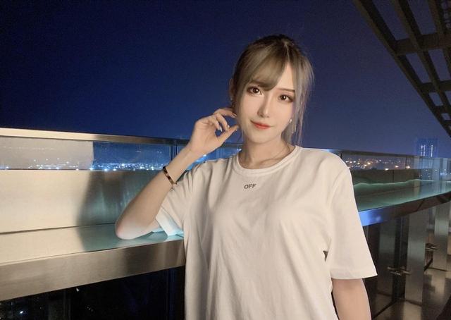 腐团再次挑战COS不知火舞,“水友截图累到手抽筋,房管没忍心拉闸”,你有何看法？