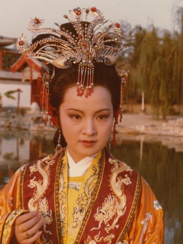 凤姐结婚了老公是谁:贾宝玉和薛宝钗结婚，到底是谁决定的
