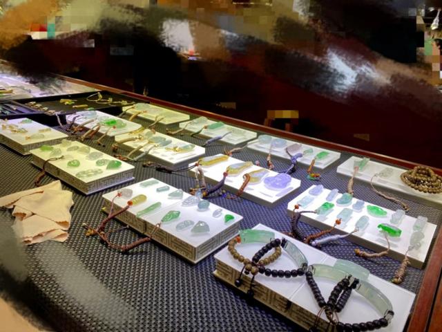 三万左右翡翠手镯图片,请各位专家帮忙看看这条手镯值五万吗？