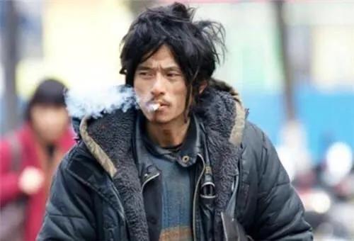 水嶋宏:当年靠一张照片走红的“犀利哥”，11年过去，如今他过得怎么样