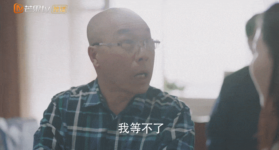 我在他乡挺好的一共多少集:《我在他乡挺好的》里的胡晶晶，为什么看起来阳光，却选择自杀？