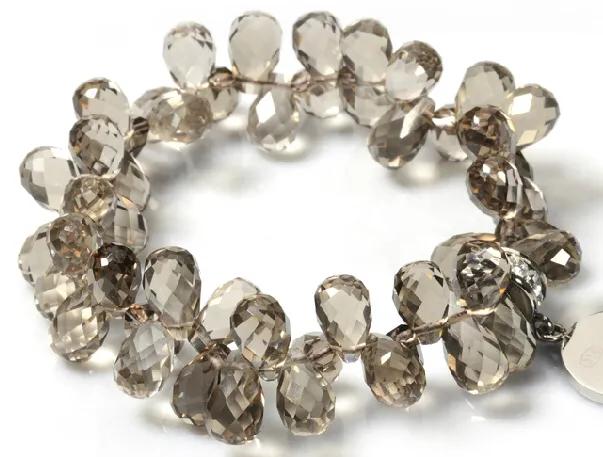 女人戴红宝石的好处,45岁女人戴什么首饰好？