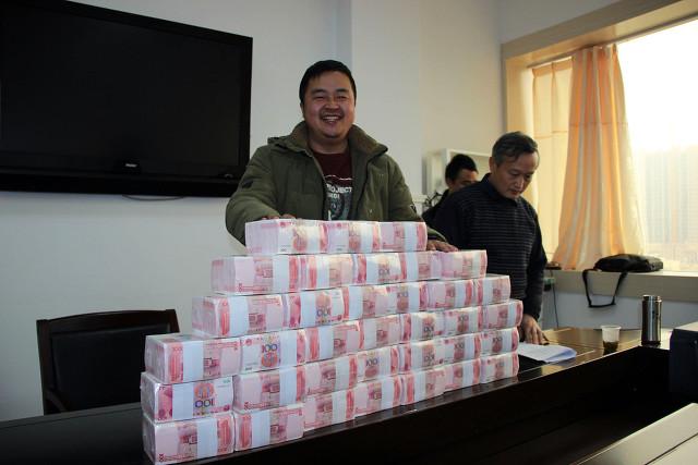 400万存银行,怎么做到本金安全前提下每月利息2万左右？