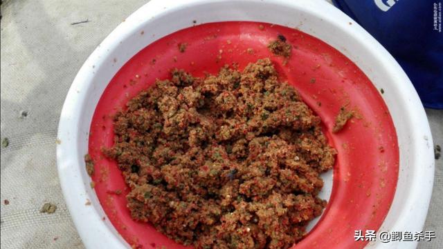 灰头鹀窝图片:钓鲫鱼、草鱼，用什么打窝最好？