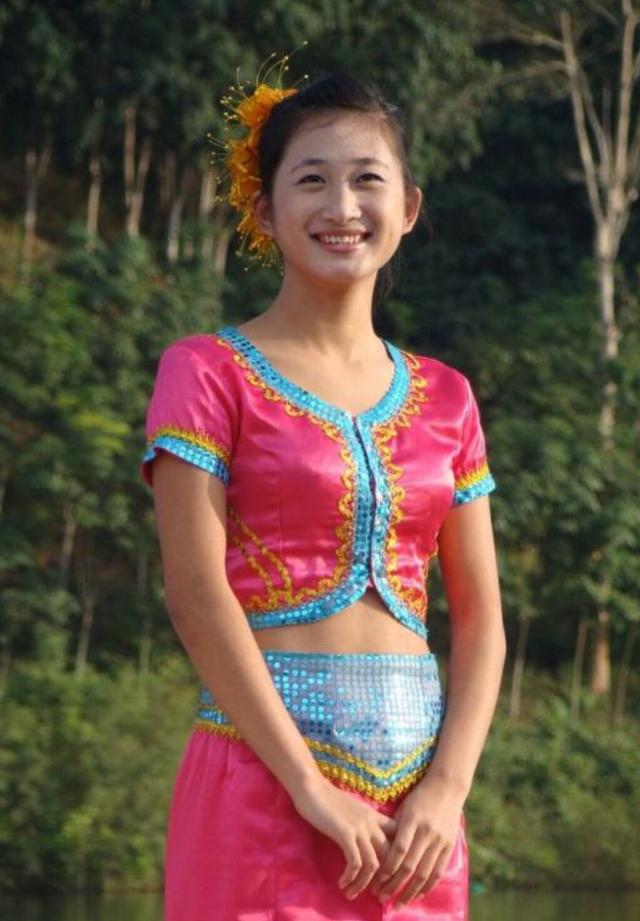 你最喜欢云南哪个少数民族的民族服饰，为什么？