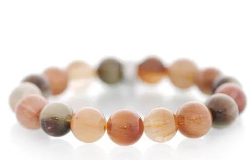 女人戴红宝石的好处,45岁女人戴什么首饰好？