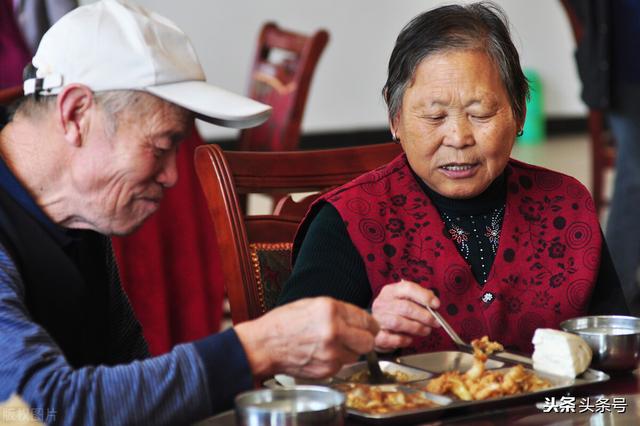 为何建议老人别和子女住一起，老年人为什么最好不要和子女住一起？