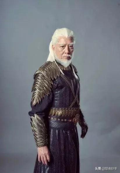 白眉鹰王:骆应钧青翼蝠王:黄浩然光明左使杨逍:方中信金毛狮王:徐锦江