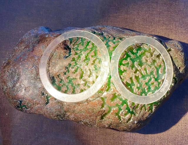 玉石原石的保养方法,开了窗及扒了皮的翡翠原料怎么保管？