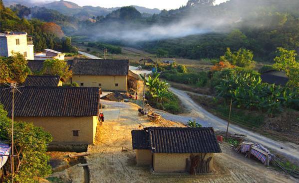 树高百尺落叶归根意思,忆着烟村旧风景，写的是什么？