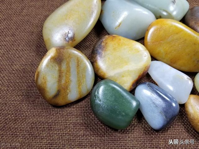 和田玉知识,想去新疆捡和田玉，有什么需要注意的？