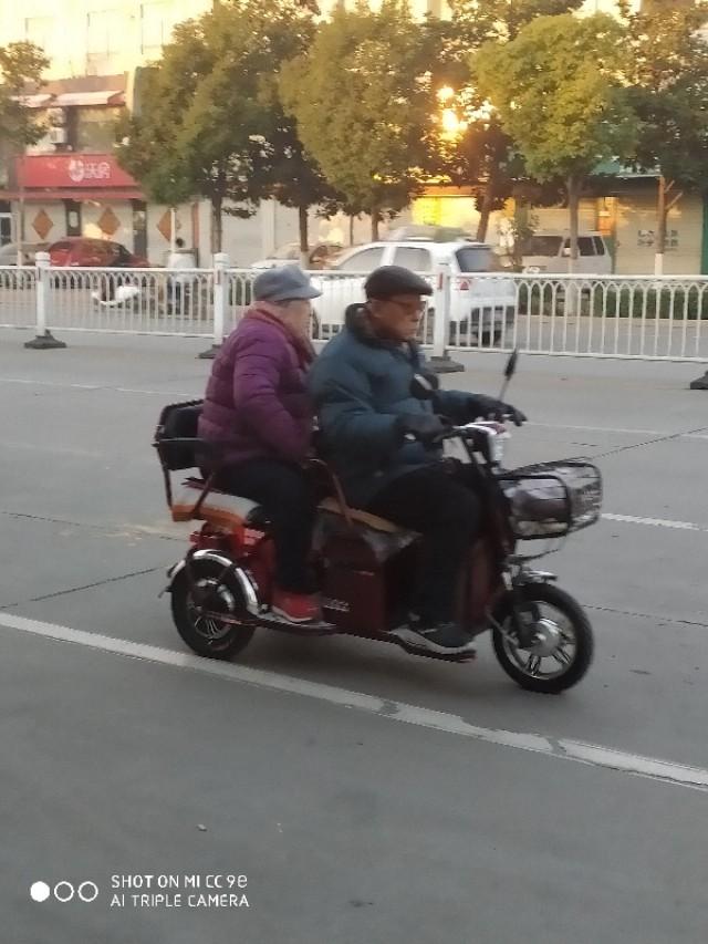 演员彭玉:人老了就不能有自已的爱情了吗？
