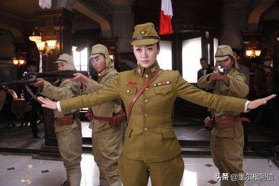 杨天真因衣领太低被禁播:抗日战争电视剧，由于为了追求观赏性，究竟闹了多少历史笑话