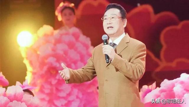 蒋英李双江40岁照片:李双江和蒋大为谁唱的最好听？