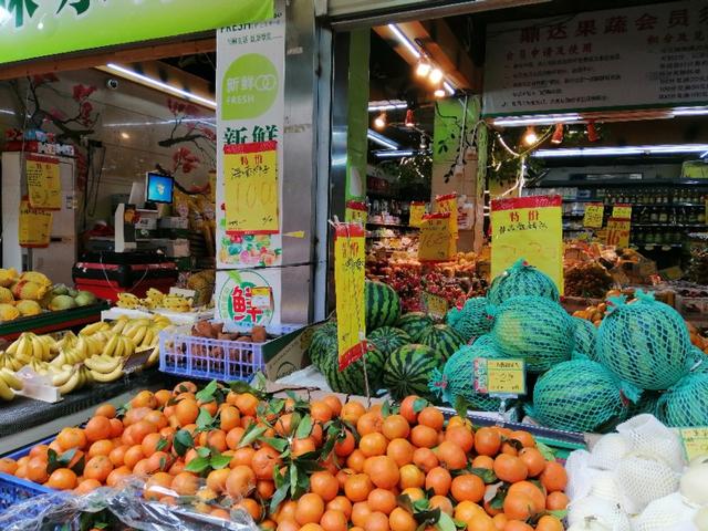 一个小镇上水果店一天营业额700一个月纯利润是多少？