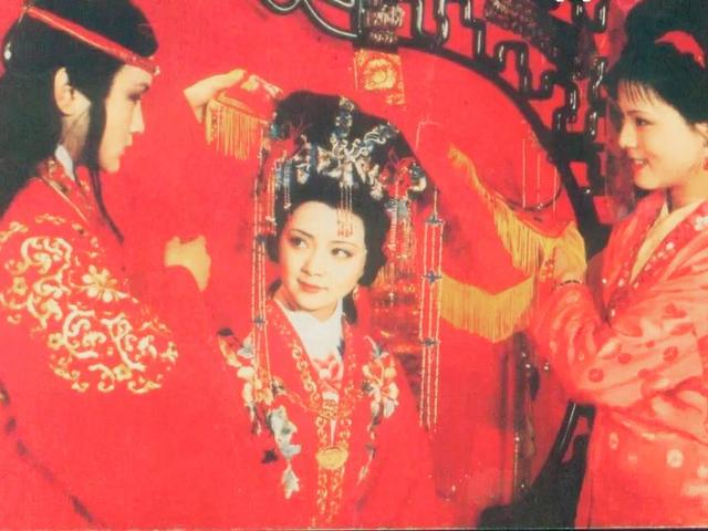 凤姐结婚了老公是谁:贾宝玉和薛宝钗结婚，到底是谁决定的