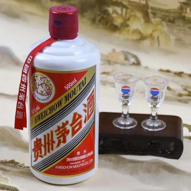 高海宁全透明装:白酒为啥不用塑料瓶装对酒的品质与口感是否有影响