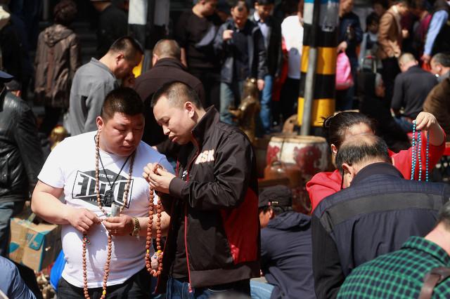 摆地摊货源:请问一下，适合跑全国各地专门摆地摊卖货的产品有哪些？求货源？