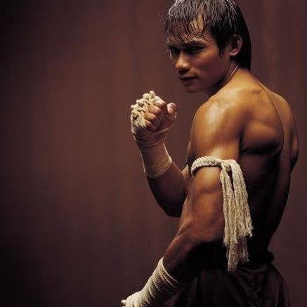 巨石强森wwe:道恩·强森，是世界上最能打的男演员吗？