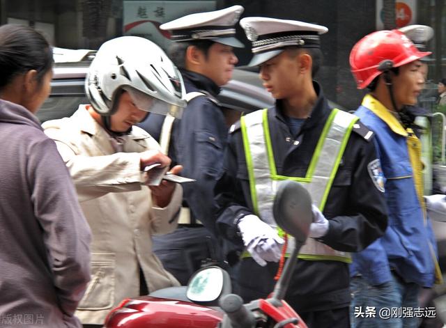 吴京真被交警抓过:为什么那么多人不喜欢吴京的电影？