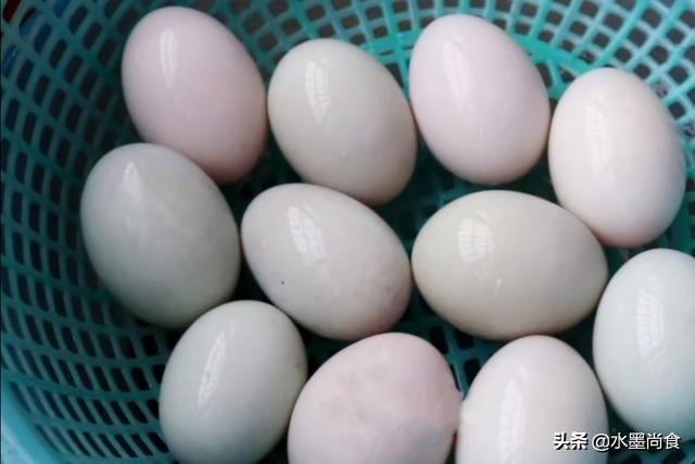 简稚澄一边工作一边哭:松花蛋是怎么做的，有营养吗？ 简稚澄个人资料