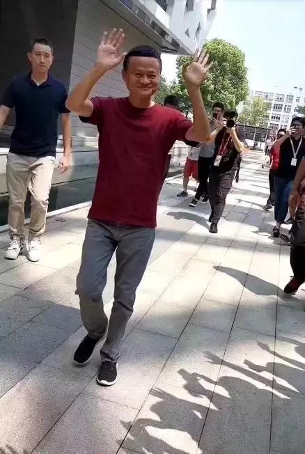 吴修齐:马云正式“退休”，你觉得阿里未来会更好吗？