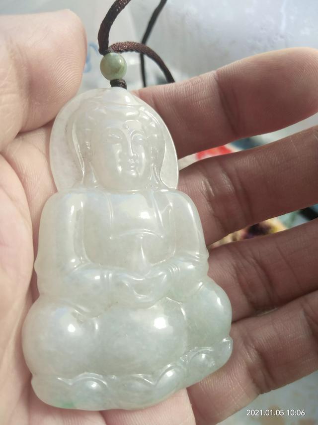 翡翠免费估价网站,这个翡翠观音可以估价多少钱？