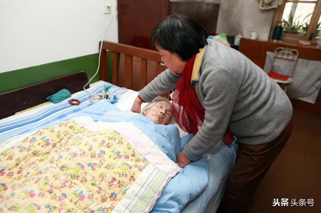 珠海女子马犬训练基地:一个中年女人说活着太累，希望儿子将来不婚不育，她的想法对吗？