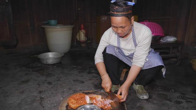 杨棋涵鸭店门:谁能给我介绍下你们当地最特色最好吃的东西呀？