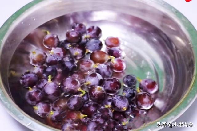 如何制作葡萄酒，采摘葡萄的季节快要来了，自己做葡萄酒该怎么做？