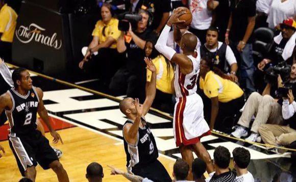 2014年NBA总决赛G6，波什为何敢把最后一击传给6中0的雷阿伦？插图19