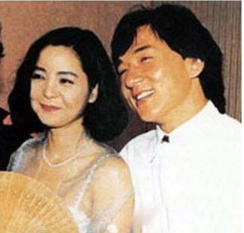 邓丽君八卦:为什么邓丽君唱歌几乎听不出换气的声音，十分流畅？