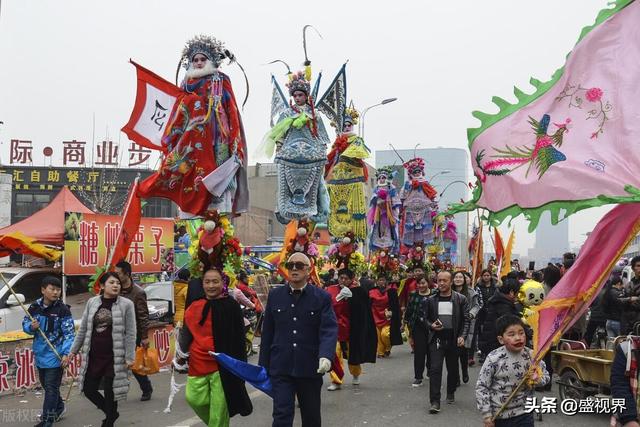 河南农村庙会斗狗现场视频:今年河南滑县火神庙会，有社火表演么？