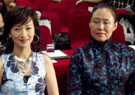 斯琴高娃南吉:为什么感觉斯琴高娃表演时老晃头？