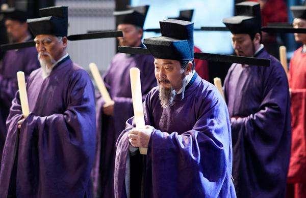 宋仁宗亲政后，命吕夷简拟外放官员名单。为何连吕夷简都被外放？