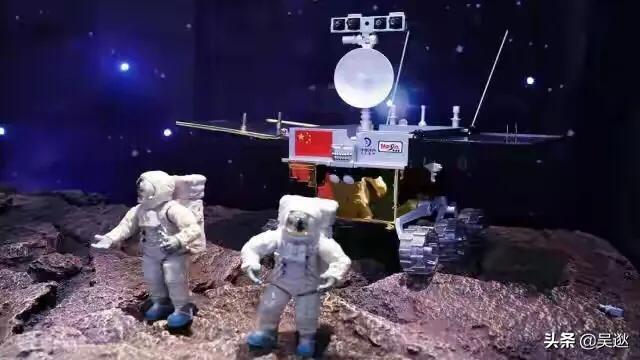 太空行走第一人:宇航员在月球上为什么跳着走？