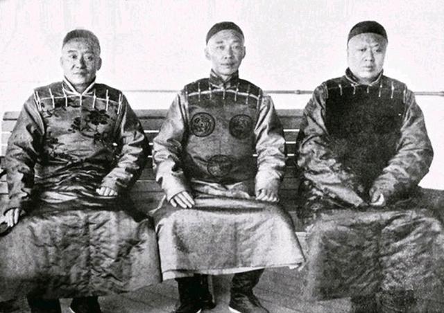 狠狠地李弘基:奔走权贵之门，攀附如演丑剧：政治家李盛铎有怎样的行迹