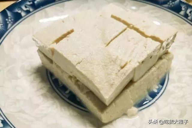 最简单的凉拌皮蛋豆腐,凉拌皮蛋豆腐的家常做法湘菜？