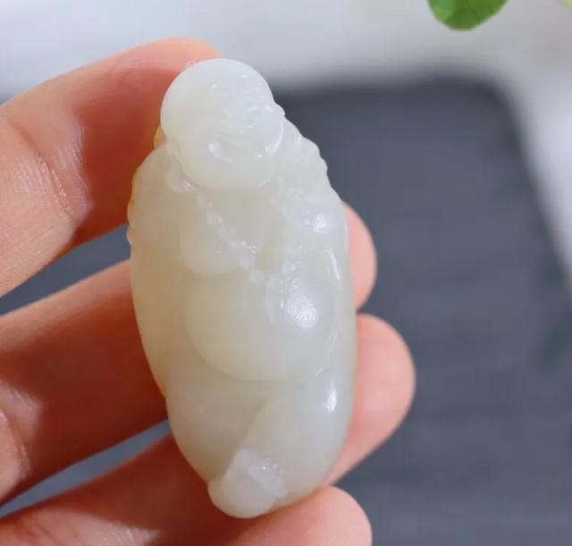 和田玉能用水泡吗,和田玉碧玉、翡翠可以泡水养吗？