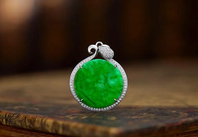 翡翠和玉哪个更值钱,和田碧玉和翡翠哪个值钱？