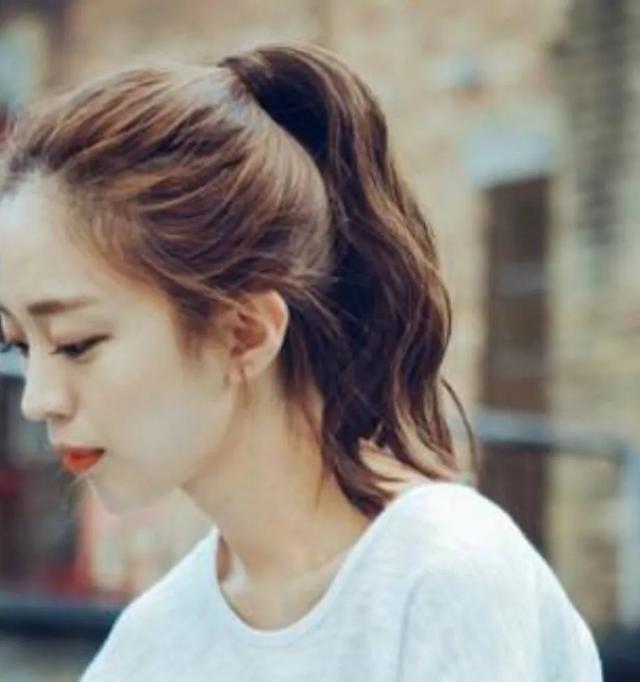 扎马尾的时候怎么留碎头发?