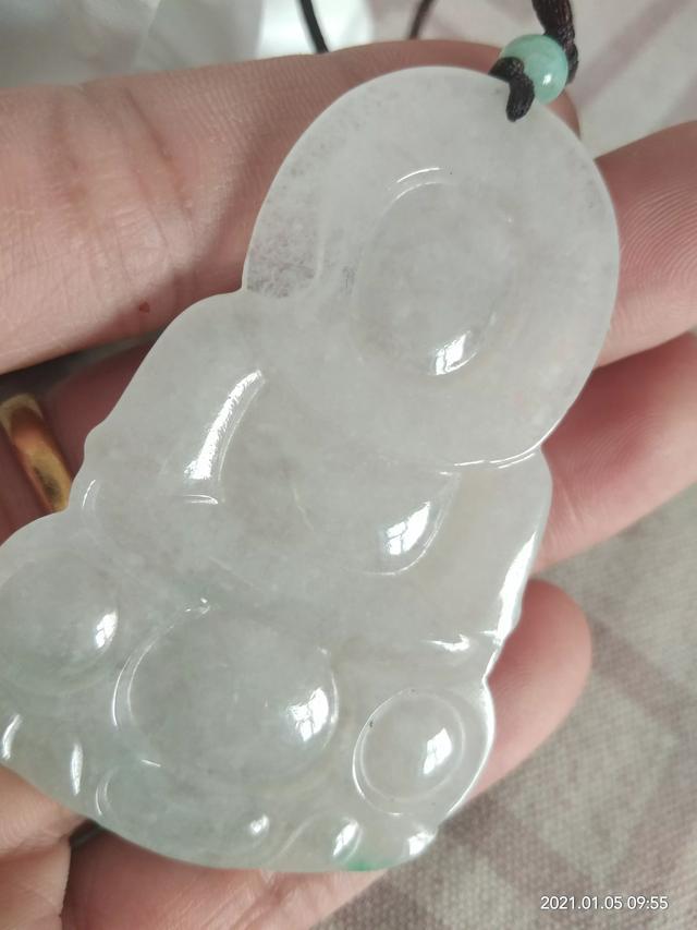 翡翠免费估价网站,这个翡翠观音可以估价多少钱？