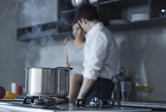 王皓老婆:再婚后，现任丈夫的前妻要回归怎么办，放手还是坚持？