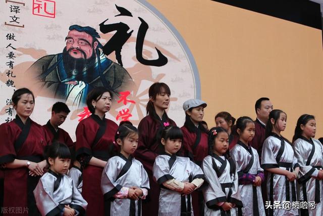 母死三年穷父死三年衰,丈母娘或老丈人没了，女婿该不该下跪？