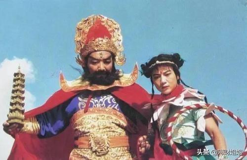 金鼻白老鼠精:老鼠精既然是李靖的干女儿，为何不在天宫居住而下界为妖呢？